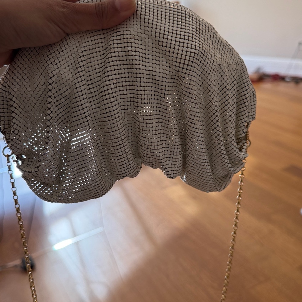 Vintage Cream Crossbody Bag with Gold Chain - Picture 3 of 4